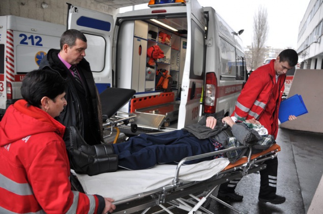 В Киеве пенсионер, спасаясь от пожара, выпрыгнул из окна 3-го этажа