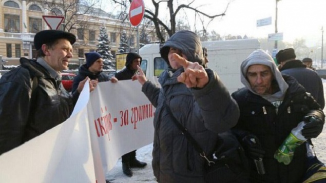 В Киеве полиция задержала “приверженцев Гонтаревой” за распитие алкоголя в общественном месте (фото)