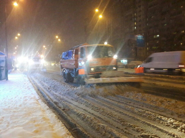 Мэр Кличко ночной работой коммунальщиков удовлетворен (фото)