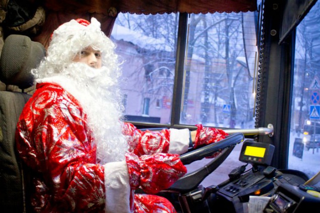Работа наземного и подземного транспорта Киева в Новогоднюю ночь будет продлена (расписание)
