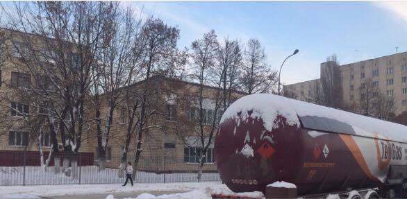 Возле профучилища в Киеве демонтировали нелегальную газовую заправку