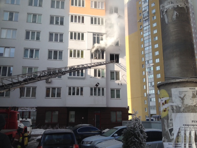 Пожар в киевской многоэтажке: эвакуировано 15 человек