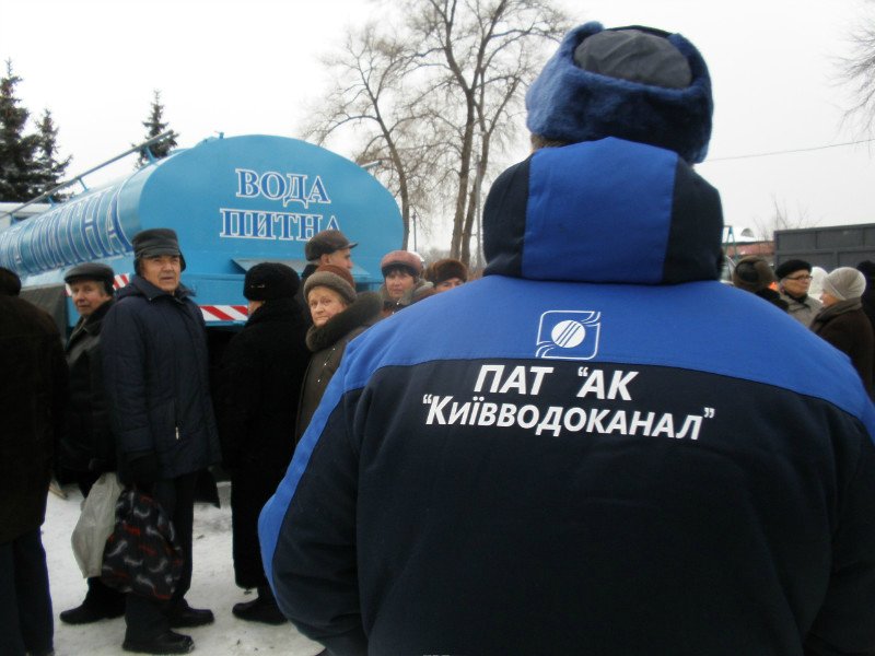 В Киеве из-за прорыва водопровода два садика и школа остались без воды