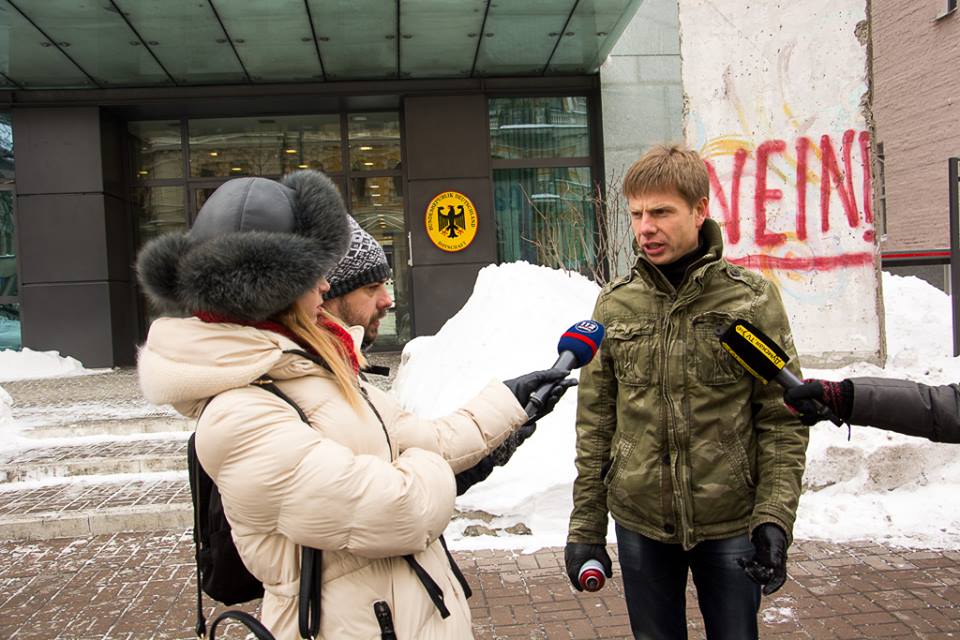 Похищен нардеп Гончаренко, обрисовавший “Берлинскую стену” возле посольства Германии