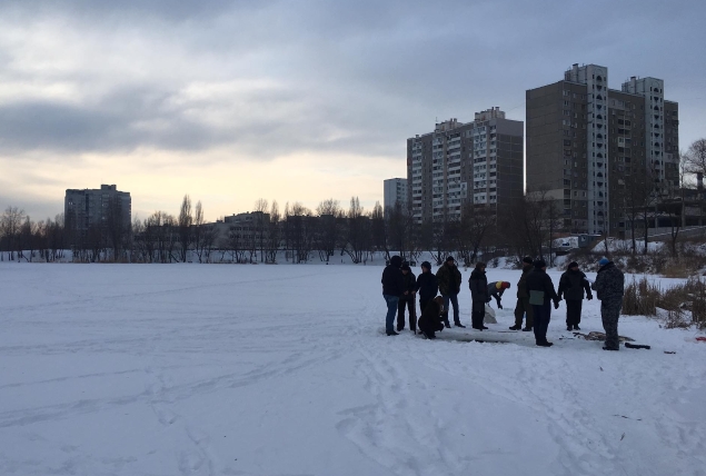 Рыбный патруль спасал рыбу от удушья и “браконьеров” на Позняках