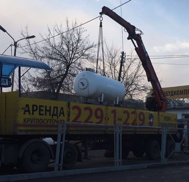 В Киеве демонтировали три представляющих опасность заправки