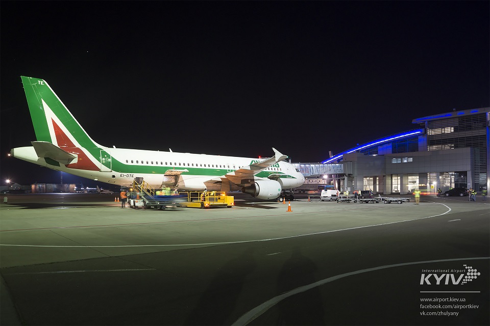 Крупнейший авиаперевозчик Италии возобновил полеты из Рима в Киев