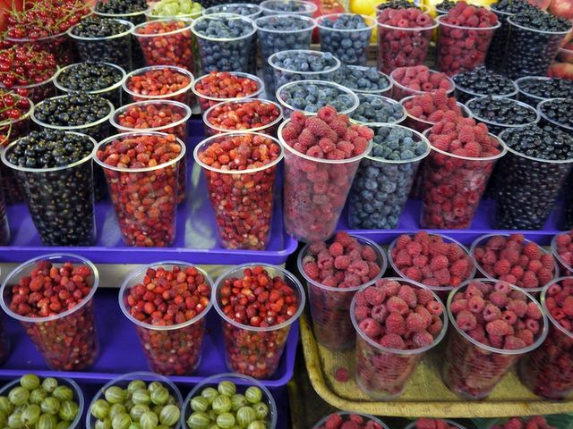 В пятницу в девяти районах Киева будут торговать овощами и фруктами (адреса)