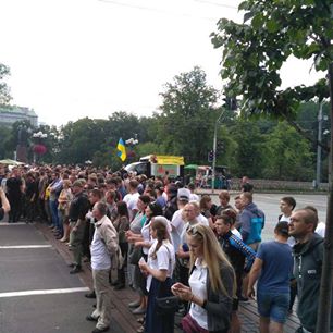 Марш равенства прошел улицами Киева в окружении полиции и националистов (фото, видео)