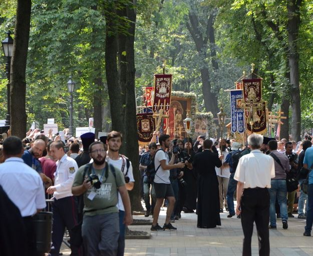 Из-за крестного хода в центре Киева перекроют несколько улиц