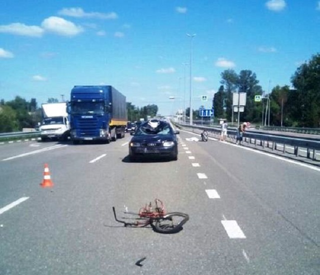 На Киевщине опять смертельная авария: под колесами Audi А6 погиб 15-летний велосипедист (фото)
