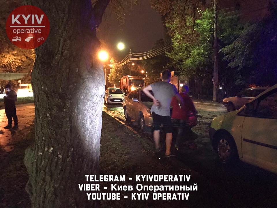 Ночью в киевском парке произошла стрельба: двое пострадавших (фото, видео)