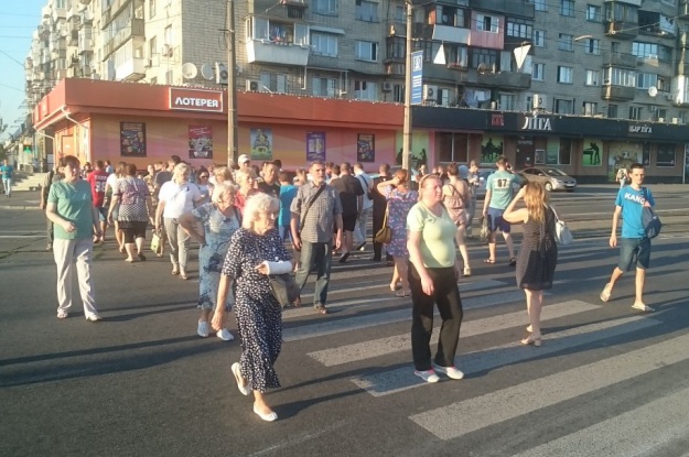 В дома на Харьковском шоссе пообещали вернуть свет и воду, но временно (фото, видео)