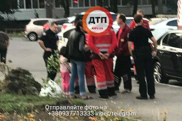 На детской площадке в Киеве стреляли в женщину