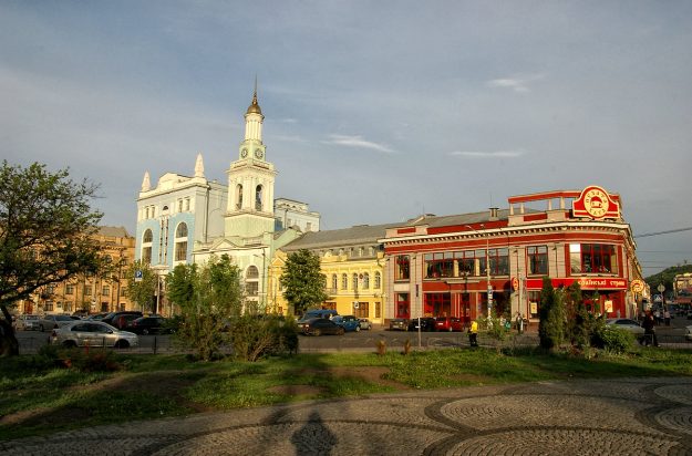 В Киеве на Контрактовой площади и прилегающих улицах временно запретят движение транспорта (схема)