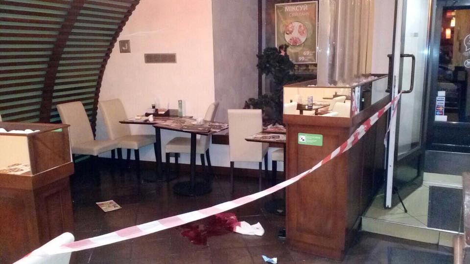 В киевском ресторане мужчина получил тяжелое огнестрельное ранение (фото)