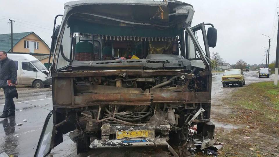 В Вышгородском районе столкнулись два пассажирских автобуса: 6 травмированных (фото)