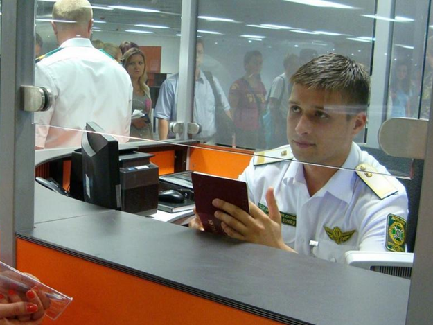 В аэропорту “Борисполь” задержали иностранца с поддельным документом