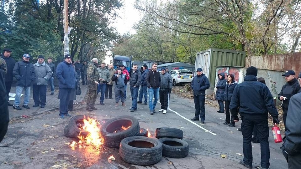 Жители столичной Татарки не дают торговому представительству Таджикистана построить высотку на месте их гаражей