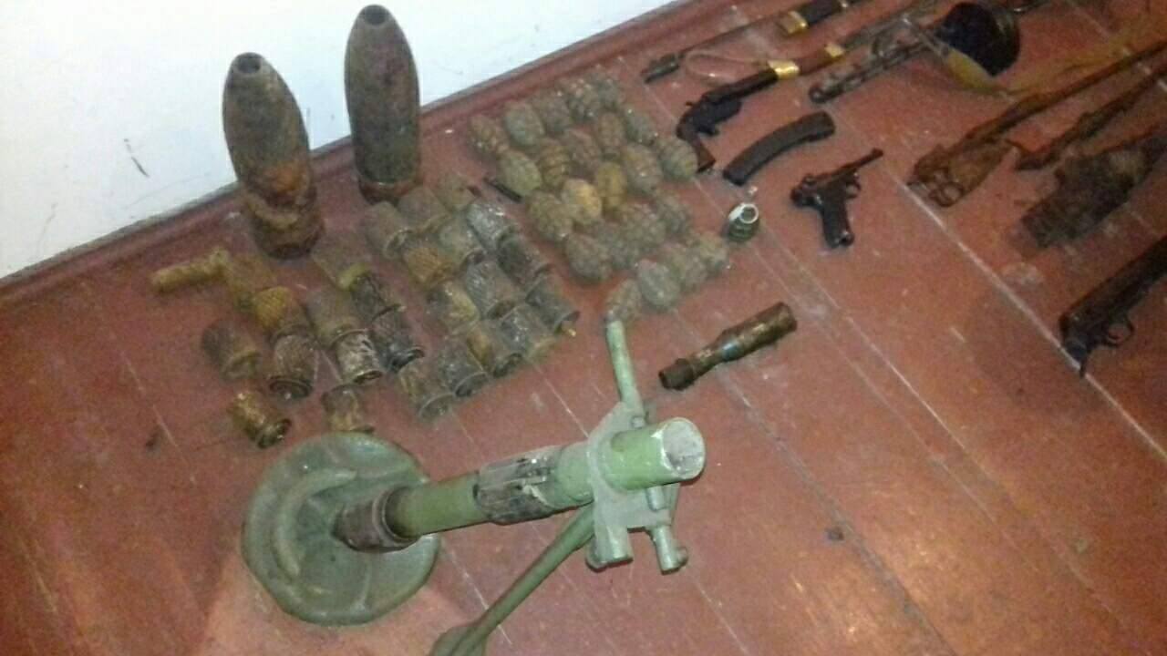 “Черные археологи” на Киевщине “нарыли” масштабный арсенал оружия (фото)