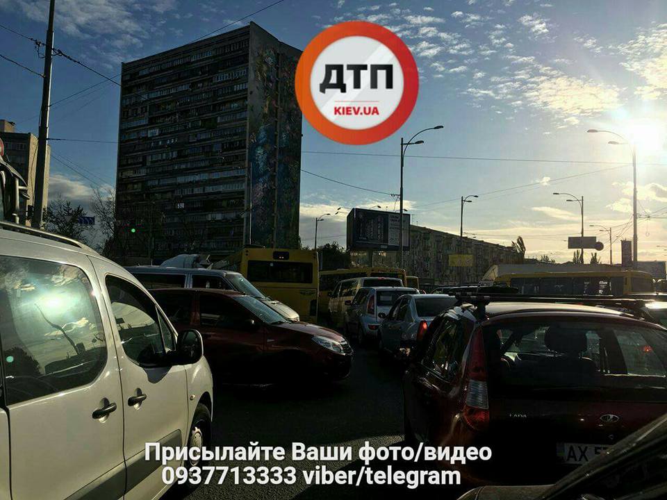 Автомобильный Киев парализовали пробки (фото)