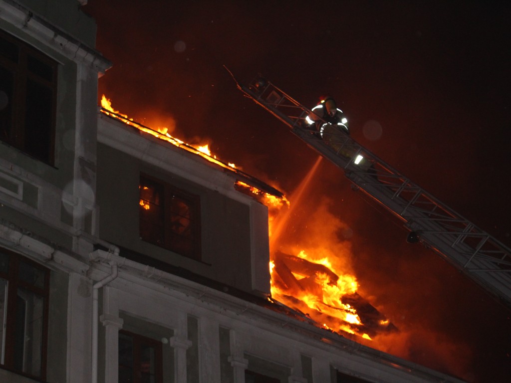 Полиция допускает умышленный поджог в скандальном общежитии на Обуховской
