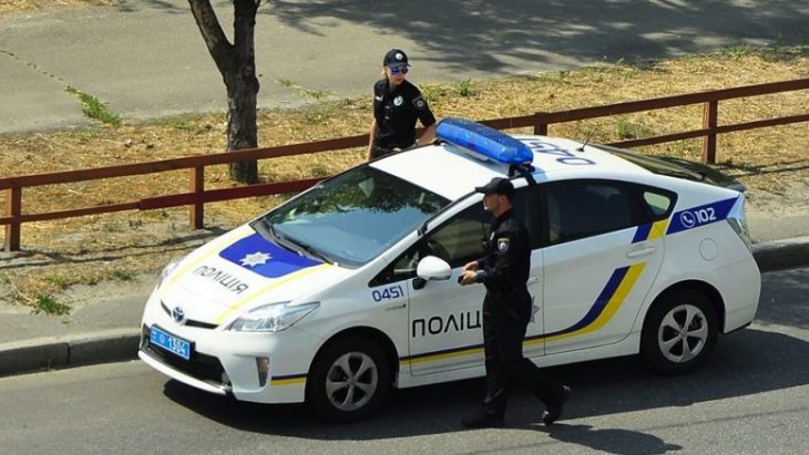 На въездах в Киев правоохранители проверяют транспорт