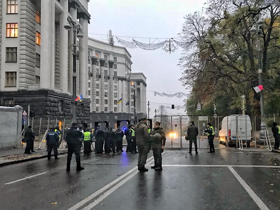 Сегодня три автобуса изменят маршрут из-за митинга в центре Киева