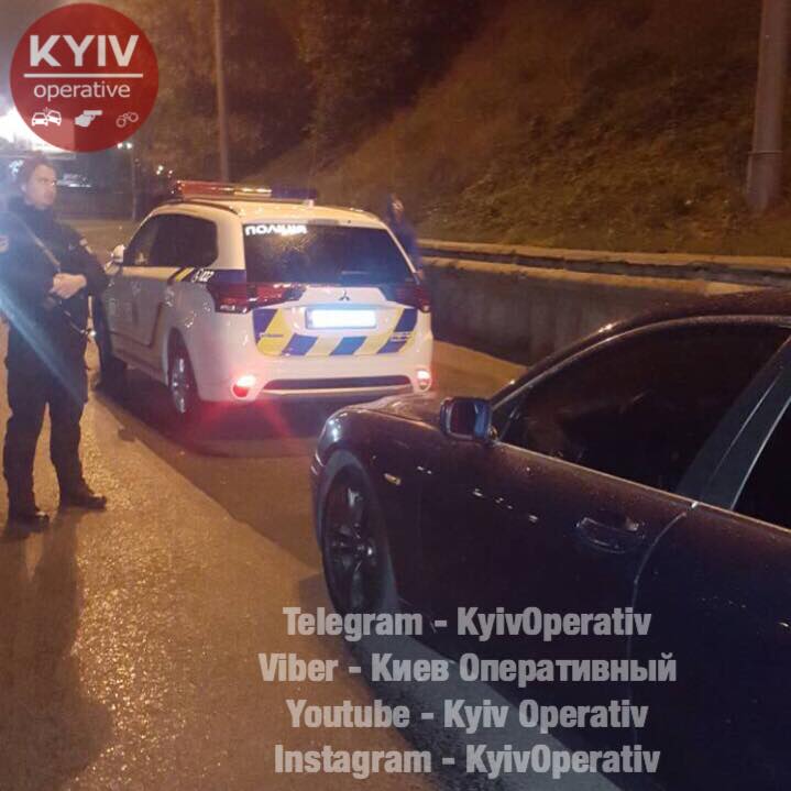 Столичная полиция задержала “мажора” за рулем BMW во время попытки “съесть” целлофановый пакет (фото)