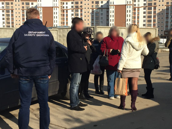 В Киеве задержали преступную группу, которая шантажировала застройщиков (фото, видео)