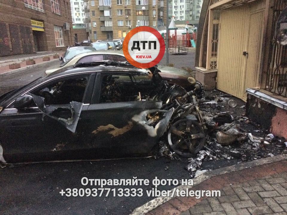 Под утро в центре Киева взорвался автомобиль Audi (фото)