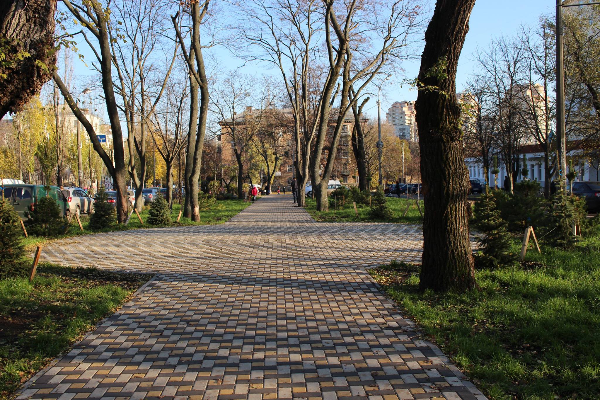 На столичной Соломенке создали сквер для влюбленных (фото)