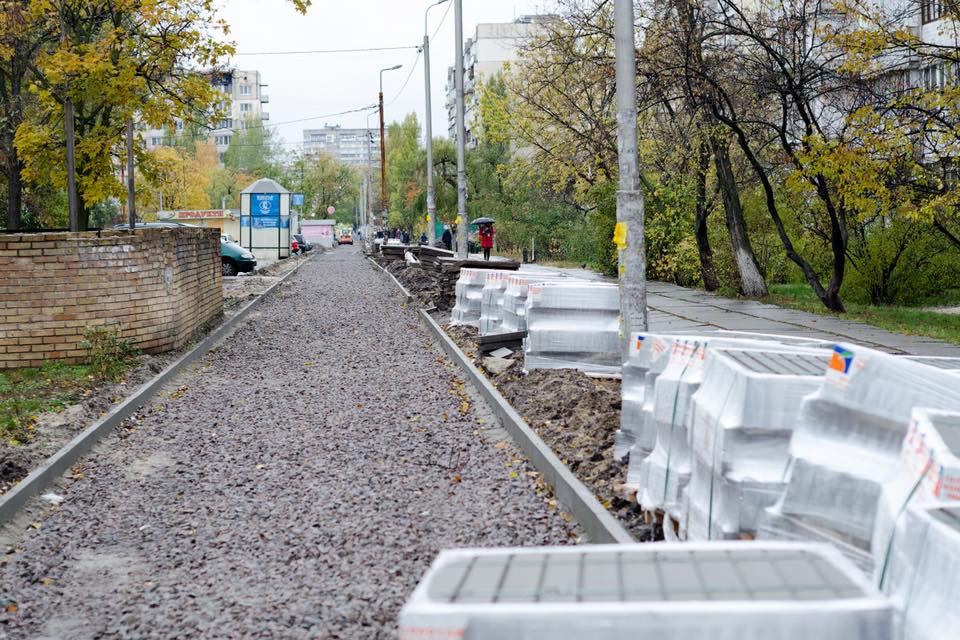 В Оболонском районе Киева реконструируют пешеходную аллею