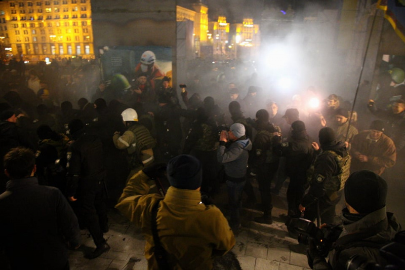 Расчистка Майдана от палаток: двое пострадавших (фото, видео)