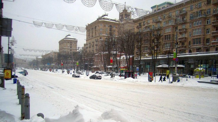 В Киеве планируют разрешить движение транспорта по Крещатику в выходные и праздничные дни
