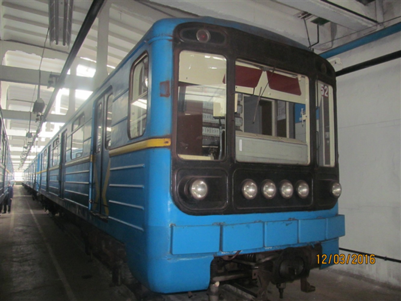 Киевский метрополитен собирается продать на аукционе два старых вагона