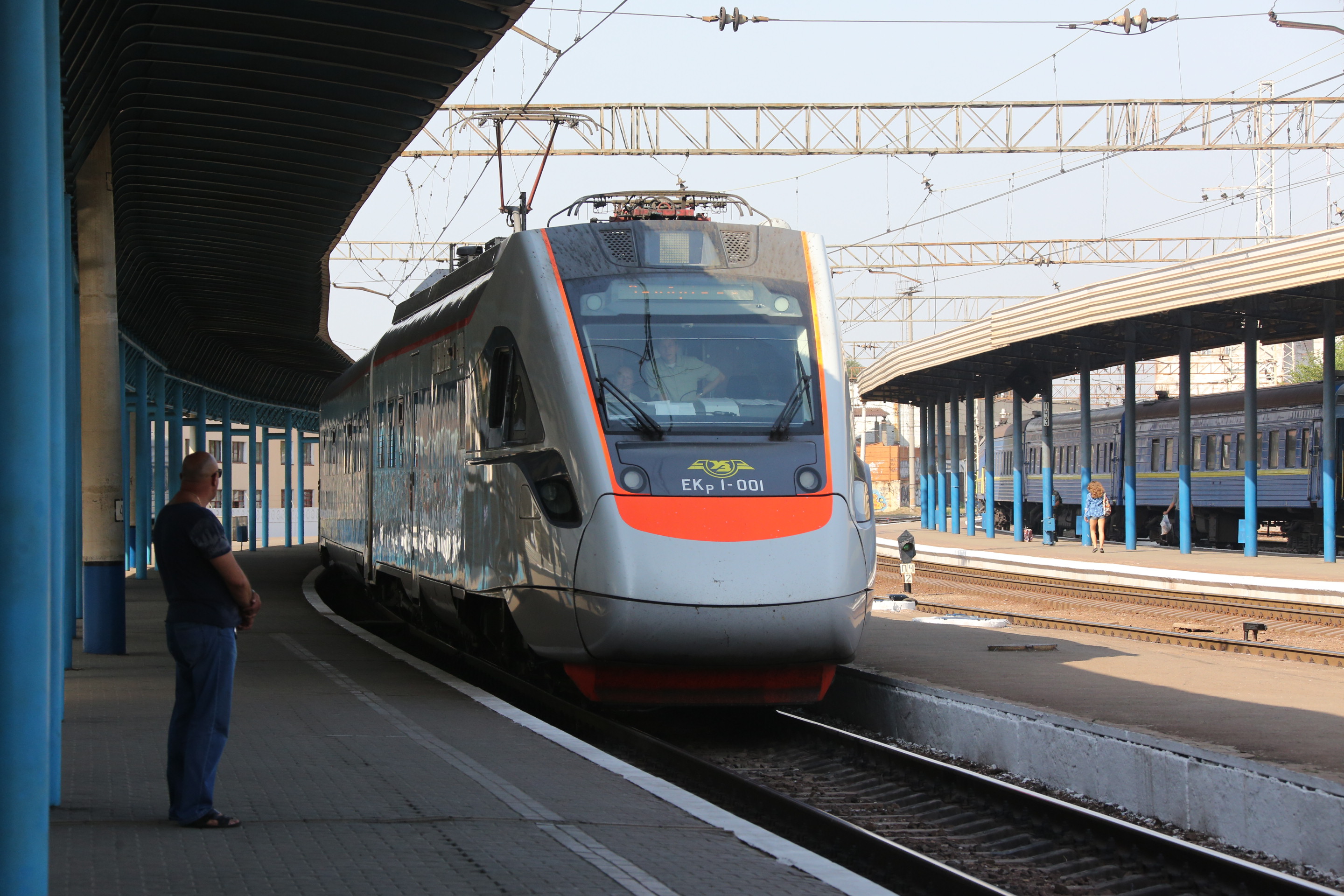 “Укрзализныця” запускает из Киева в Запорожье поезд из новых вагонов-трансформеров