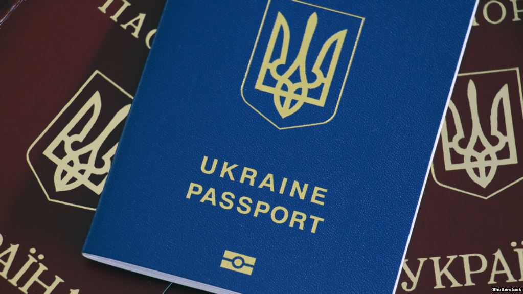 За изготовление и сбыт фальшивых паспортов на Киевщине задержаны три человека