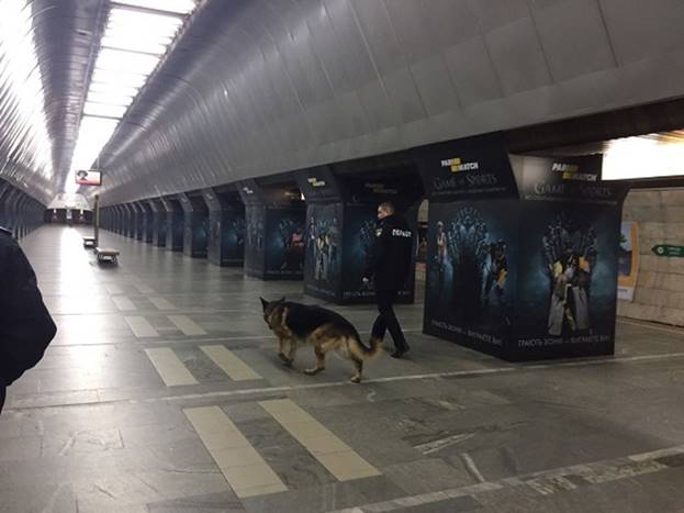 Сегодня неизвестный “заминировал“ в Киеве палаточный городок на Майдане, красную ветку метро и станцию ”Дворец спорта”