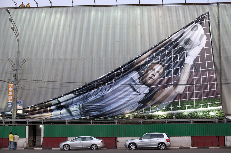 В октябре снесли еще 867 незаконных рекламных носителей в Киеве