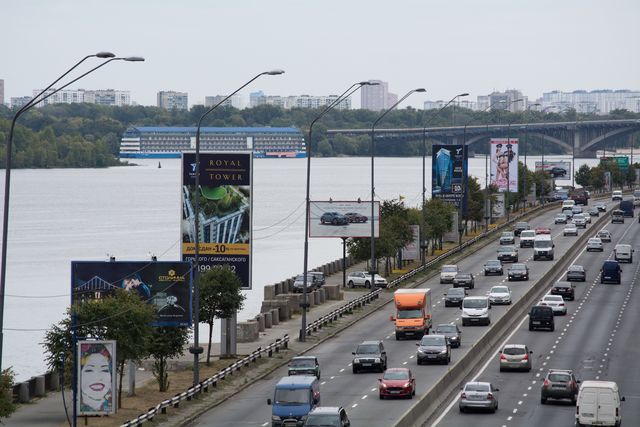 Нардеп попросил Кличко привести в порядок наружную рекламу в столице