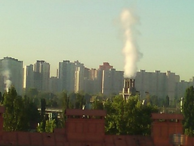 Госпродпотребслужба еще раз проверит, загрязняет ли воздух киевский завод “Фанплит”