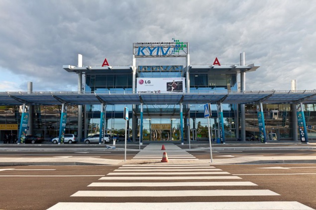 В аэропорту “Киев” (Жуляны) строят новую площадку для самолетов