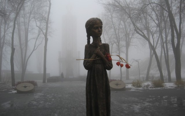 Ко Дню памяти жертв голодоморов в центре Киева запретят движение всех видов транспорта