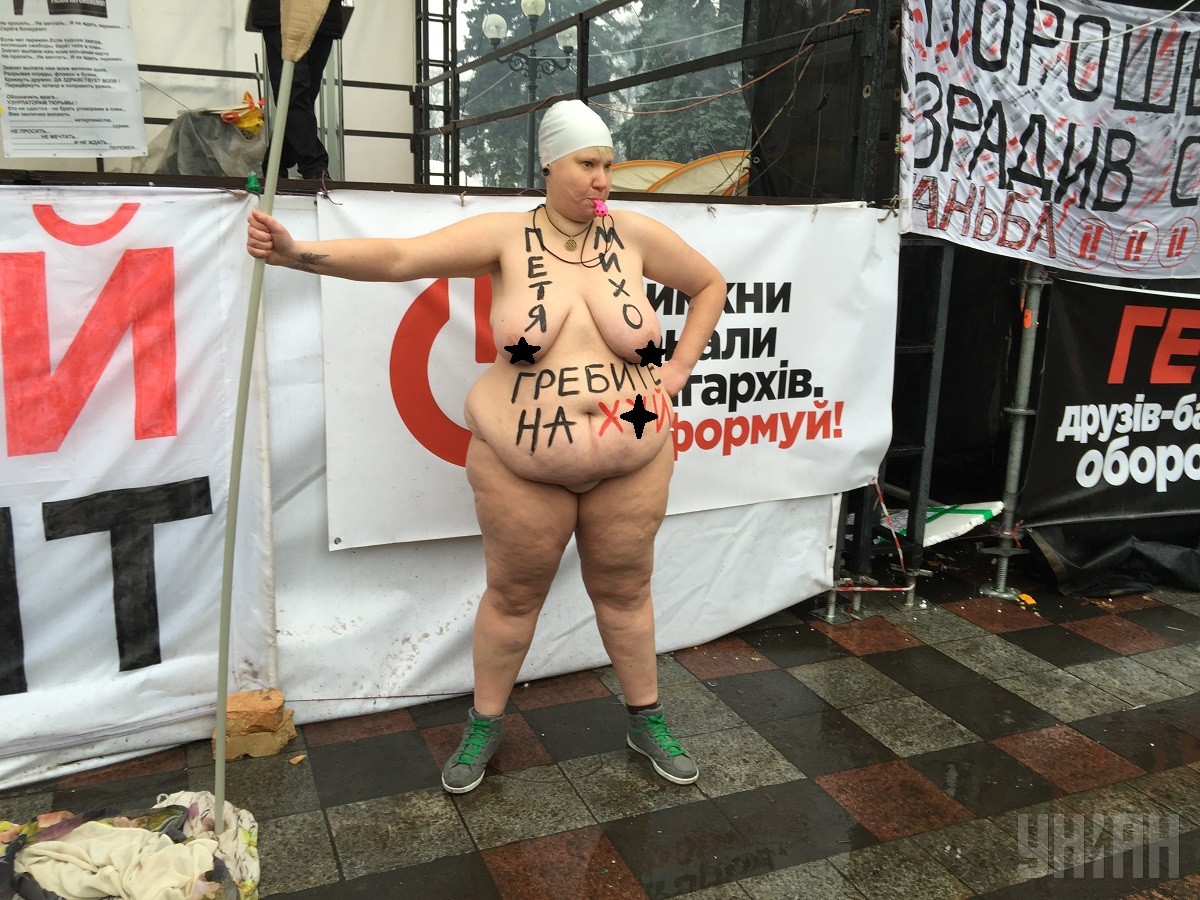FEMEN провели акцию в палаточном городке Саакашвили (фото)