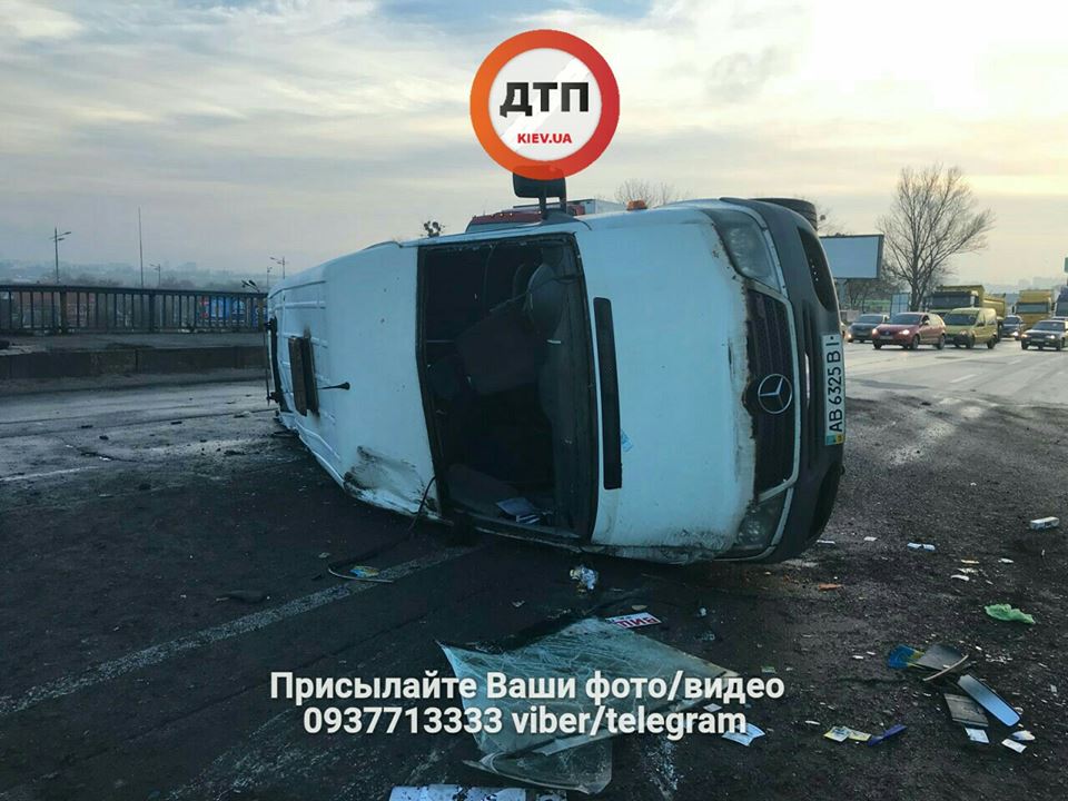 На Большой Окружной дороге в Киеве произошло масштабное ДТП с пострадавшими (фото)