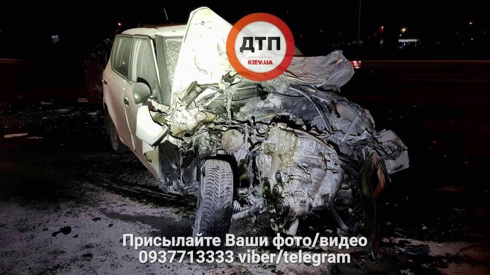 Смертельное ДТП произошло в Киеве возле моста Патона (фото, видео)