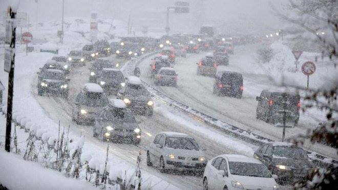 Завтра утром в Киеве в ожидании сильного снегопада ограничат въезд фур в город