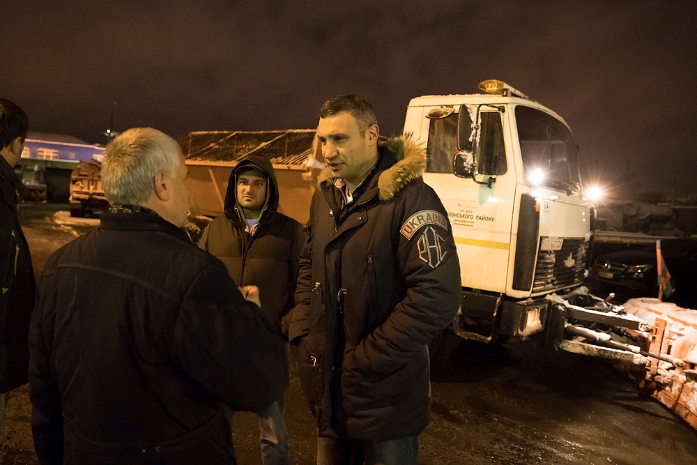 Кличко проверил, как дорожники убирают Киев после снегопада