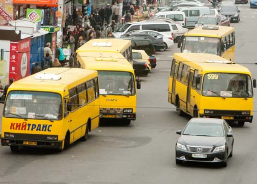 Депутат Киевсовета просит Кличко навести порядок на остановке общественного транспорта на Нивках